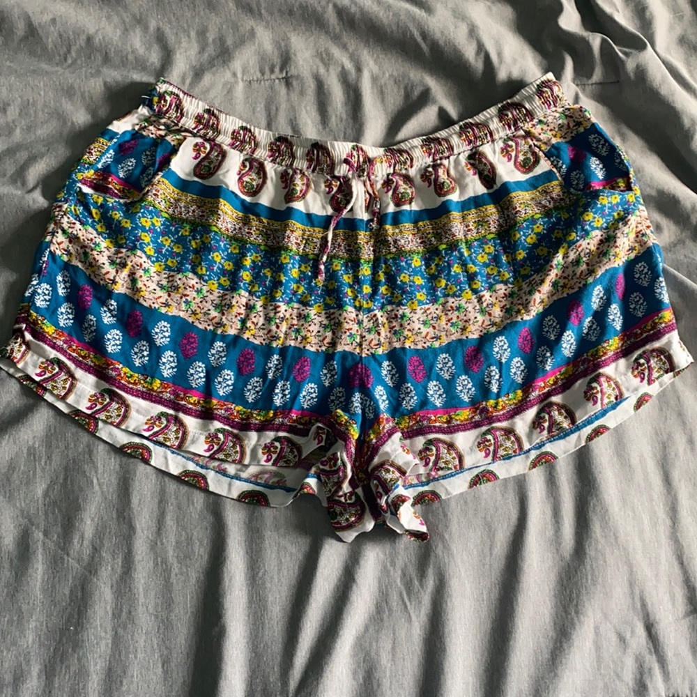 AE paisley soft shorts with elastic